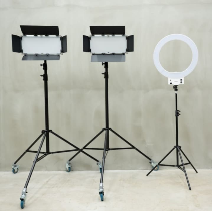 映像⽤ライト（NEWER）