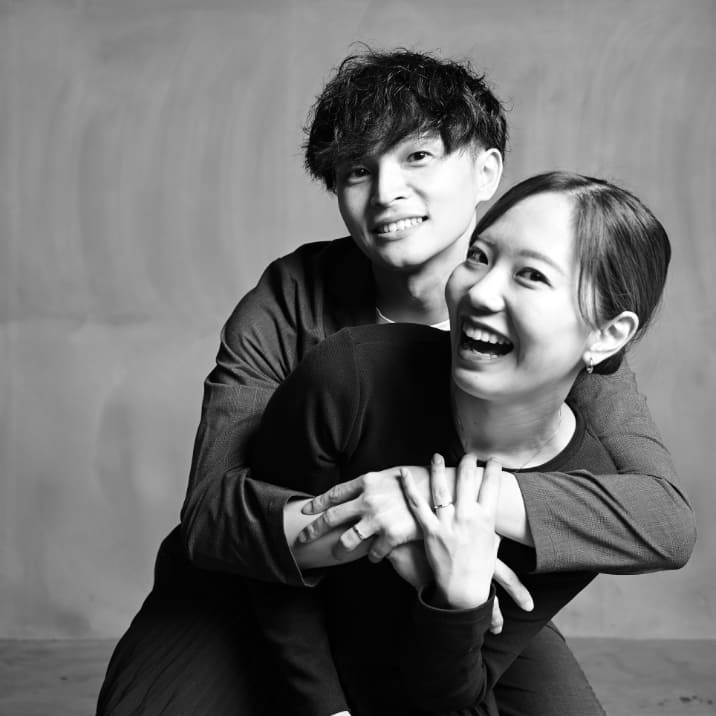 バックハグポーズ