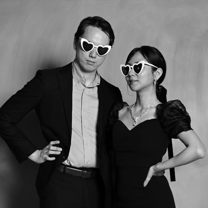 サングラスポーズ