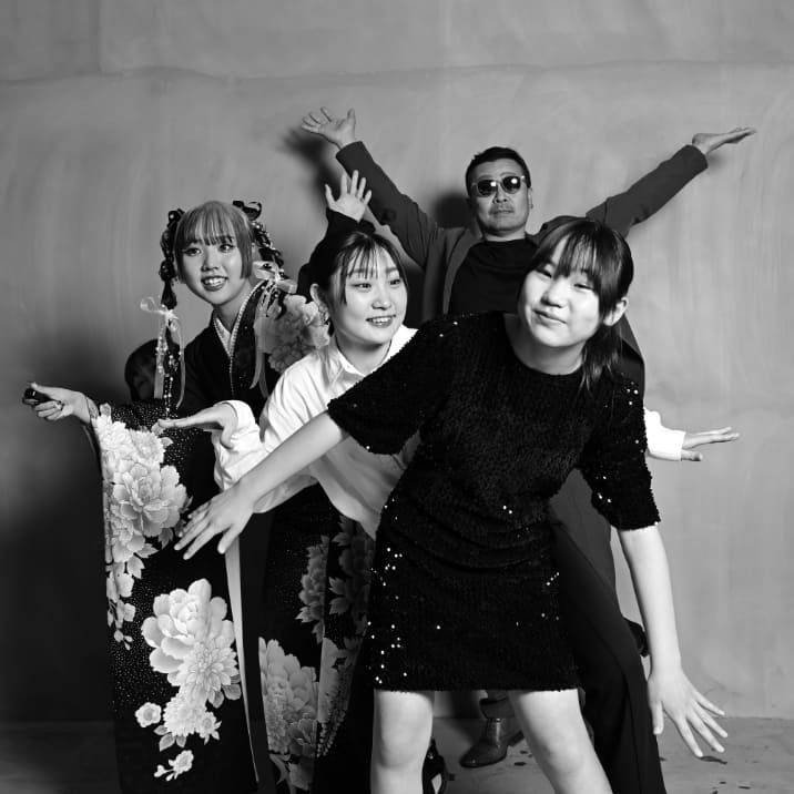 横一列で見せるチームワーク