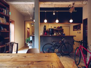 熊本市中央区坪井にあるゲストハウス「ニオーサン」撮影レポート｜熊本の日常×海外のエッセンスが交わる特別な空間