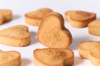 香ばしさまで伝える、フィナンシェ撮影の魅力｜焼き色と光でつくる“上質な一枚”