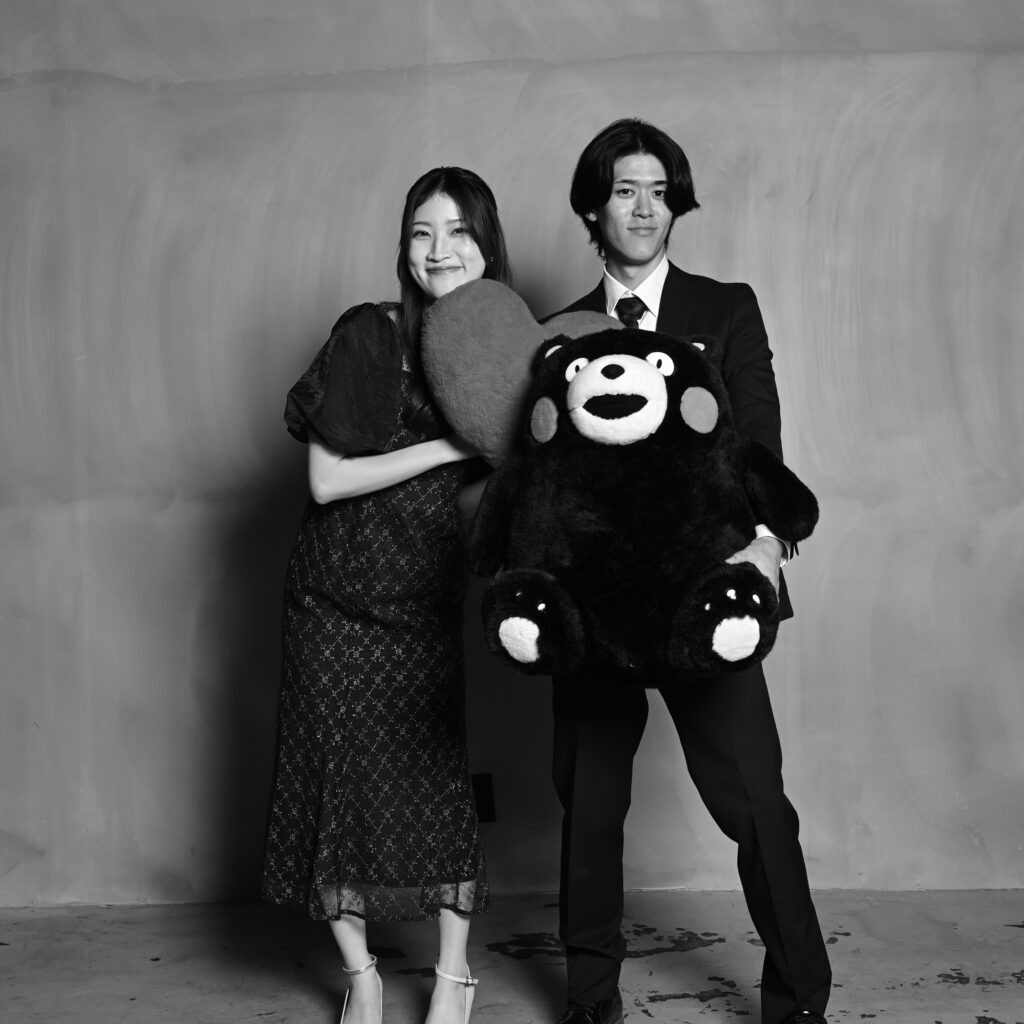 くまモンのぬいぐるみを使ったカップルフォト