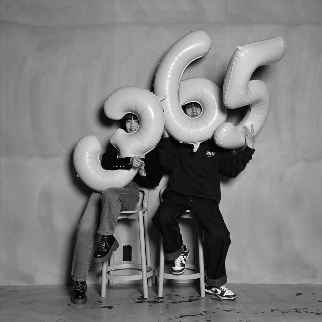 数字バルーンを使ったカップルフォト