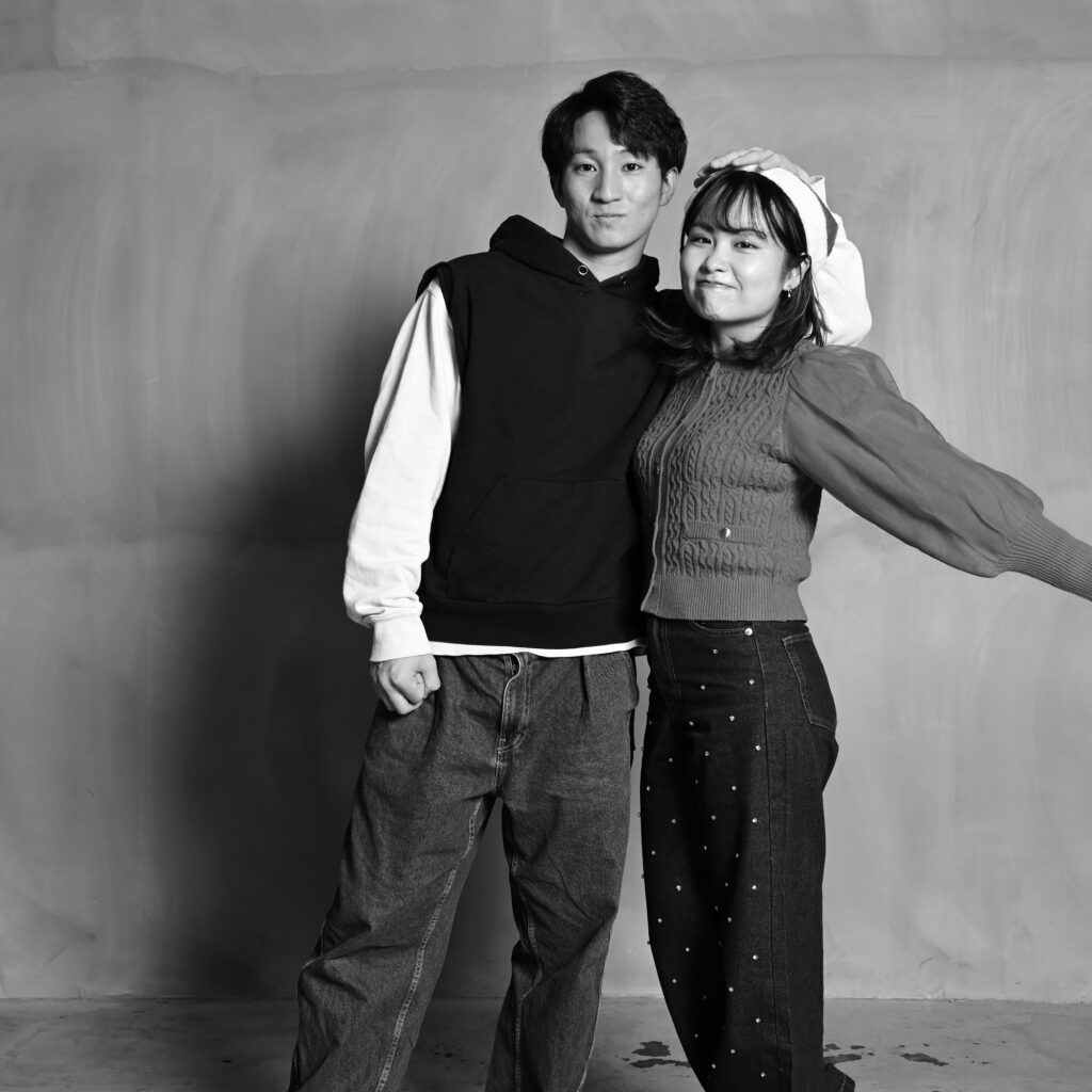 頭ポンポンしたカップルフォト