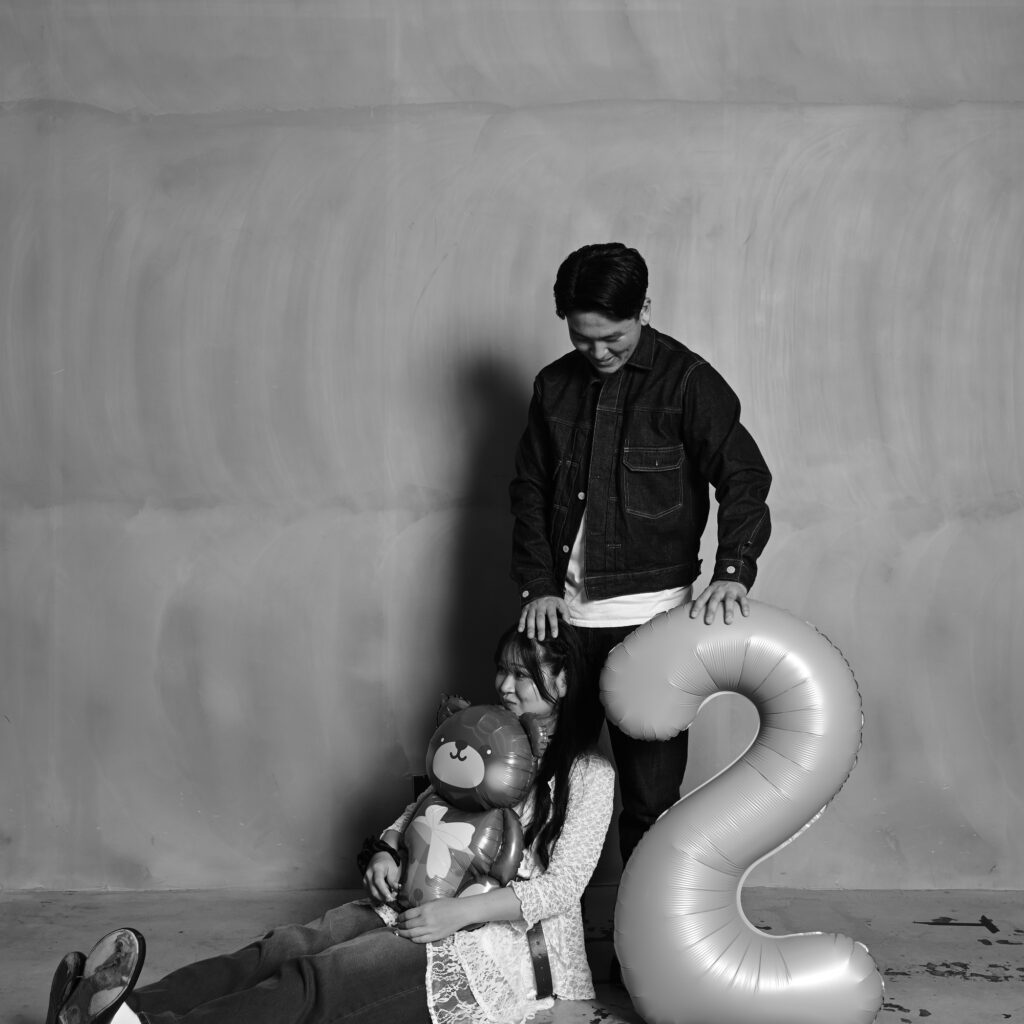 頭ポンポンしたカップルフォト