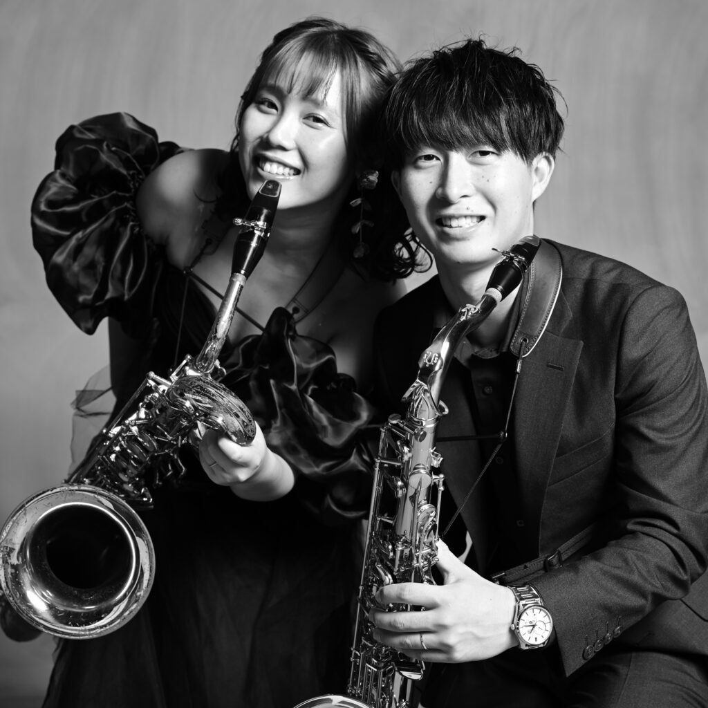 サックスを持ったカップルフォト