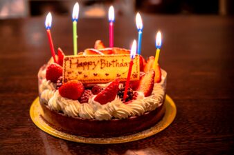 ケーキを買いに行く日は、家族の記念日でもある