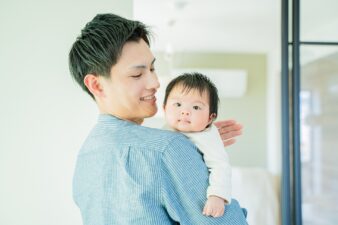 家族写真を撮るとき、実は一番緊張しているのはパパかもしれない