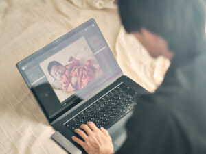 家族写真をデータだけで残すと、後悔しやすい理由